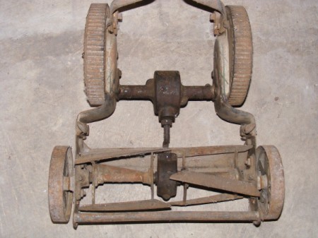 Value of Pastime Rotary Mower - view of blades