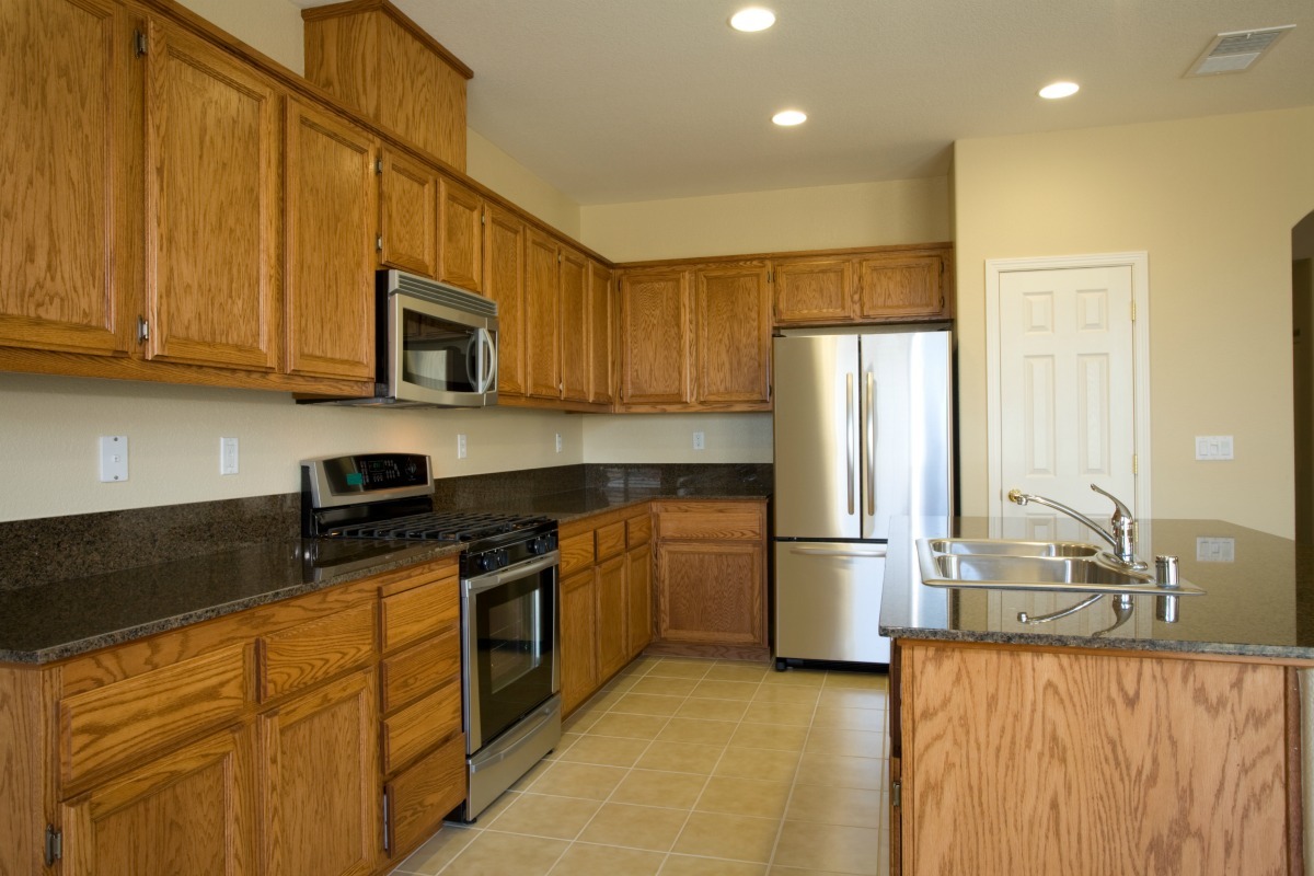 Oak Kitchen Cabinets And Wall Color