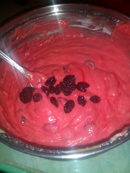 Adding food color to batter