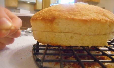 diagonally slicing cake in half with string