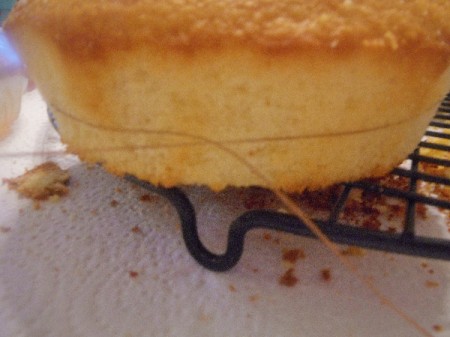 Slicing cake diagonally with string
