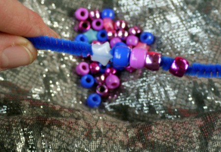 Pipe Cleaner Bracelets - closeup of beginning bead pattern