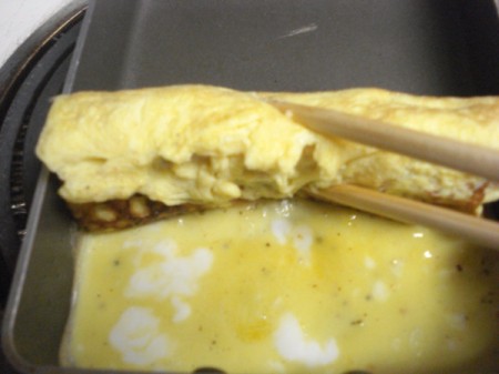 rolling omelet in pan