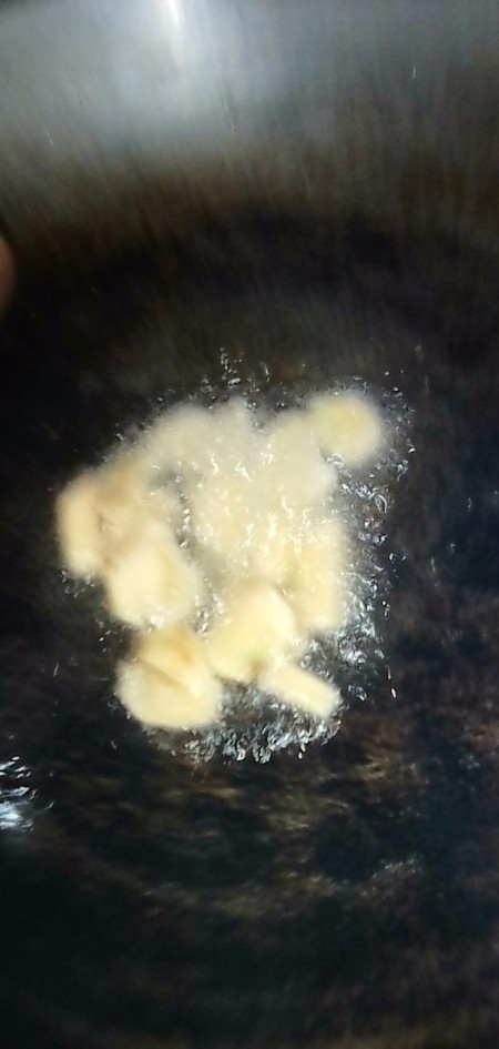 garlic cooking in oil in skillet