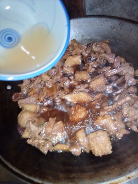 adding vinegar to beef