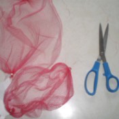 A netted vegetable bag and some scissors