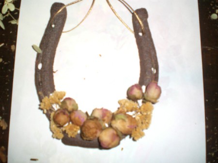 Charming Lucky Horseshoe - begin adding flowers