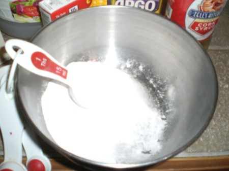 Homemade Watercolor Paint Recipe - mixing vinegar and baking soda