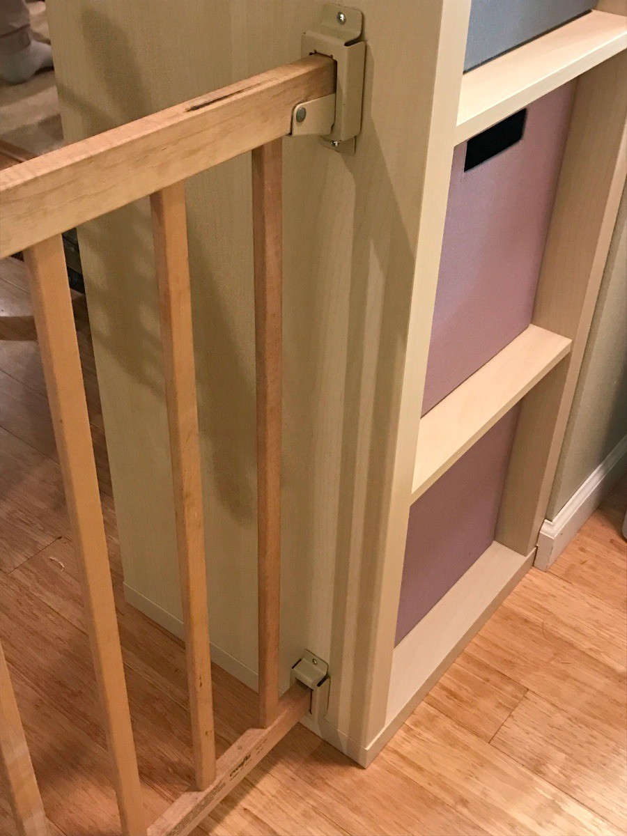 baby gate that attaches to wall