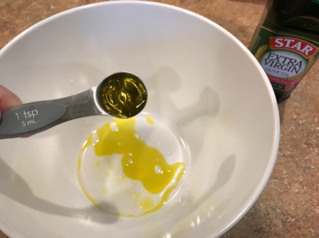 Homemade Bath Bombs - add olive oil