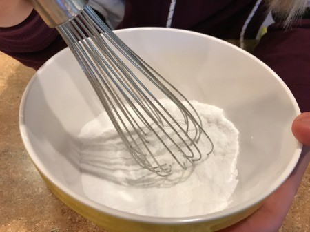 Homemade Bath Bombs - stir well