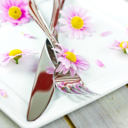 A plate decorated with flowers for a Mother's Day banquet.