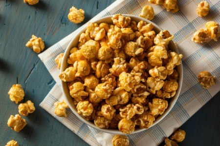 A bowl of caramel corn.