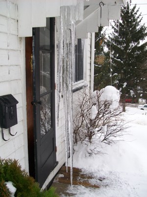 Scenery: 6 Foot Long Icicle