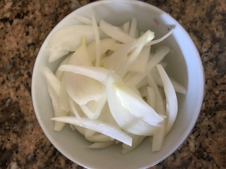 sliced onions in bowl