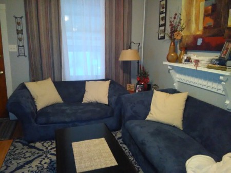 Curtain And Accent Pillow Color Advice, What Color Curtains With Navy Sofa