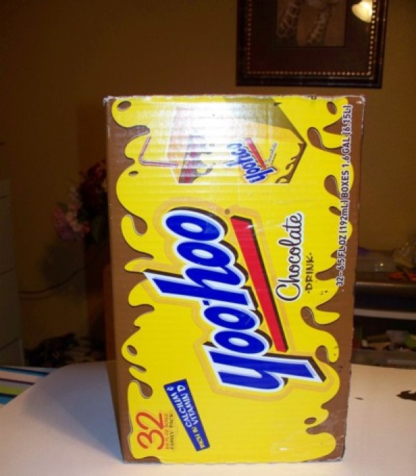 A cardboard container for Yoohoo beverages.