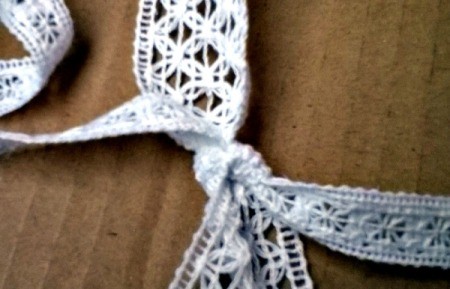 Easy Lace Bookmark - tie a single knot
