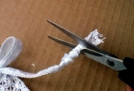 Easy Lace Bookmark - knot and trim