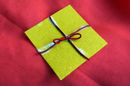 Birthday Parcel Card - Stick the bow across in the other direction