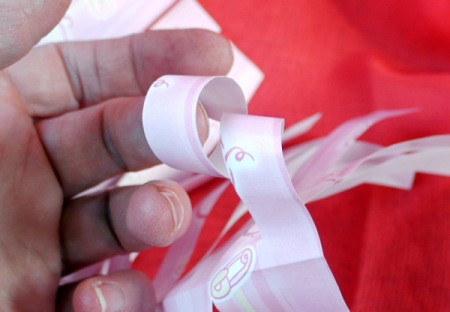 How to Make a Matching Curly Gift Bow - paper curl