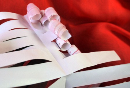 How to Make a Matching Curly Gift Bow - continuing to curl