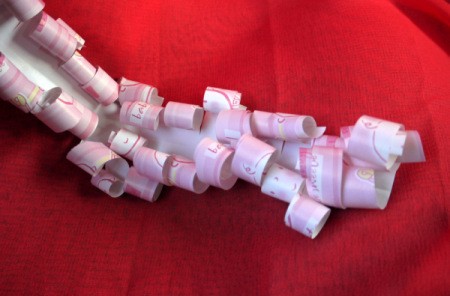 How to Make a Matching Curly Gift Bow - curly paper