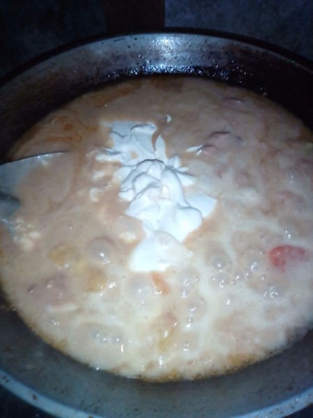 mixing cream in tuna sauce