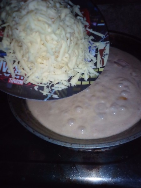 adding cheese to tuna sauce