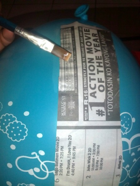 DIY Piñata - continue gluing