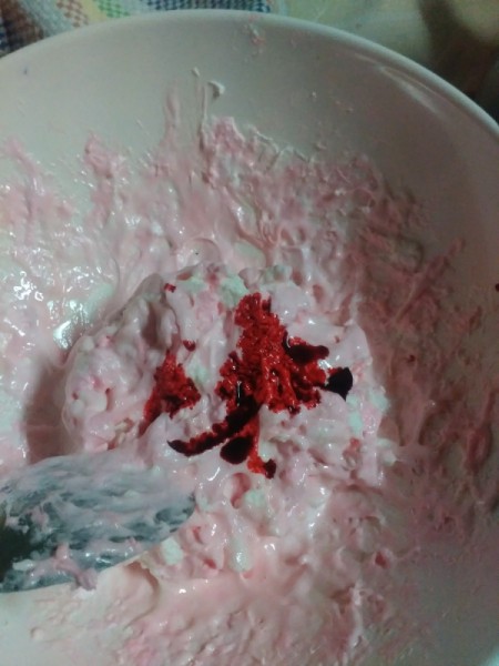 adding color to 3 Ingredient Fondant