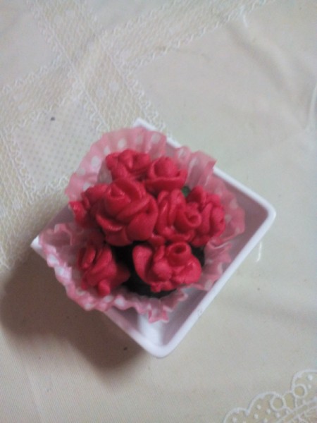 making flower with 3 Ingredient Fondant