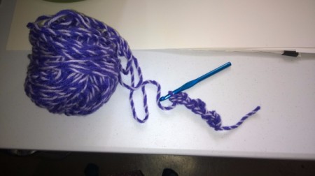 Multi-linguistic Yarn Tub - beginning to crochet