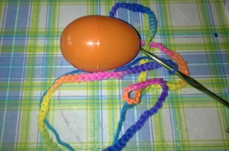 Unique Eggs in One Homemade Basket - make a crochet chain