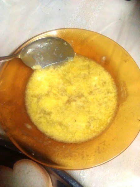 mixing melted butter and garlic in saucer
