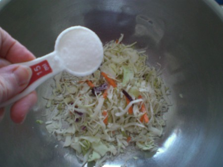 adding salt to cole slaw