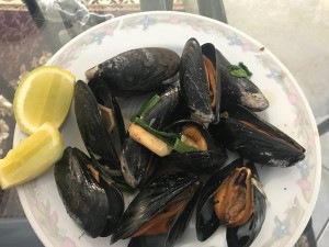 Stir Fry Green Mussels on plate with lemon
