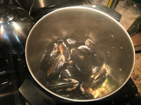 Stir Fry Green Mussels in pan