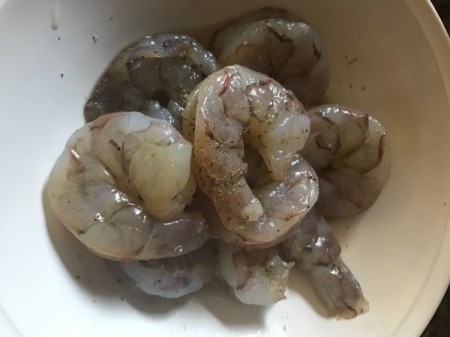 Raw shrimp in bowl