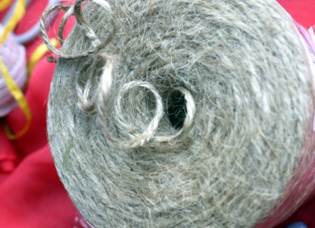 Fun Paper Plate Jelly Fish Decoration - pulling twine from inside of spool  for a curly effect