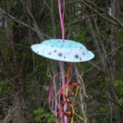 Fun Paper Plate Jellyfish Decoration - jelly fish hanging in the garden