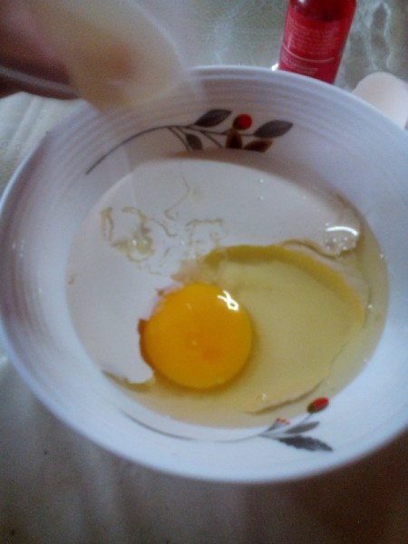 milks and egg to mix in boil