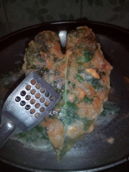 crispy water Spinach leaves in pan