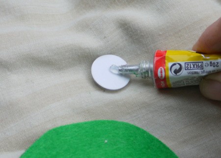 One Eyed Monster Badge - put glue on back of wiggly eye