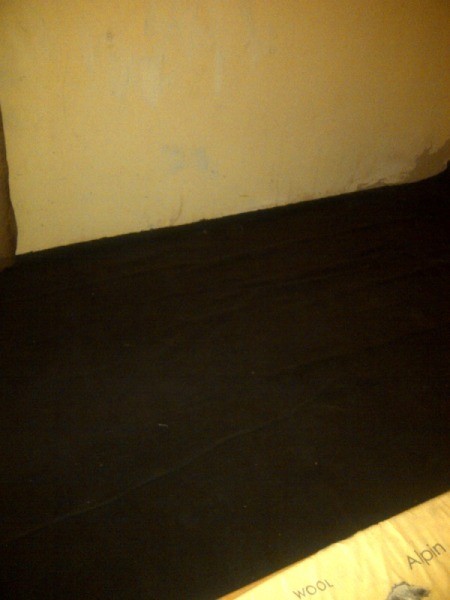 Choosing Curtain, Sheet, and Duvet Colors - very dark brown carpet