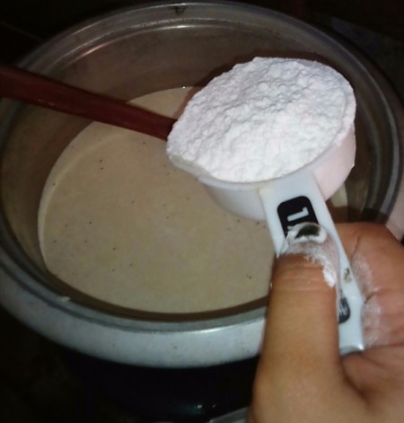 measuring corn starch for pudding