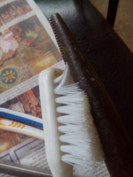 Toothbrush Bracelet - remove bristles using the pliers