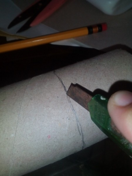 Cling Wrap Roll as Pencil Case - cutting tissue paper core in half