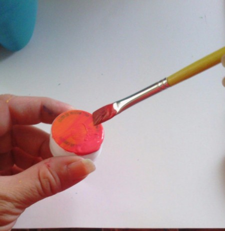 Soda Bottle Bird Feeder - paint lid