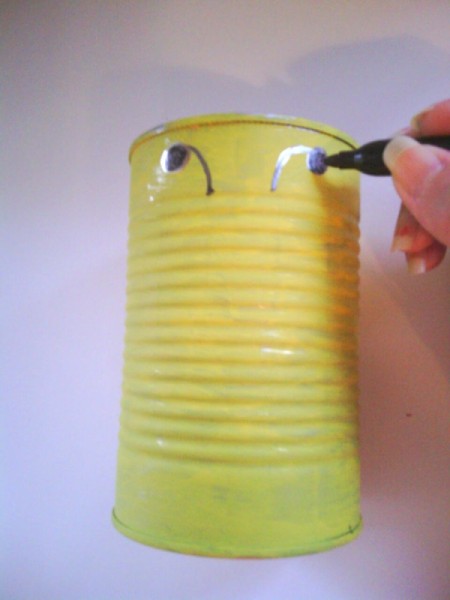 Recycled Bumblebee Can - drawing antenna